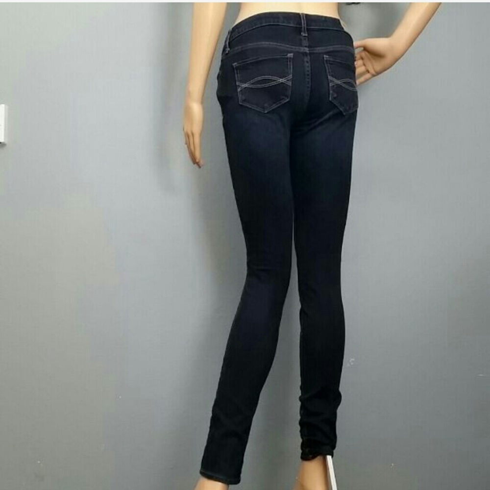 25W 31L
Abercrombie and fitch super skinny jeans